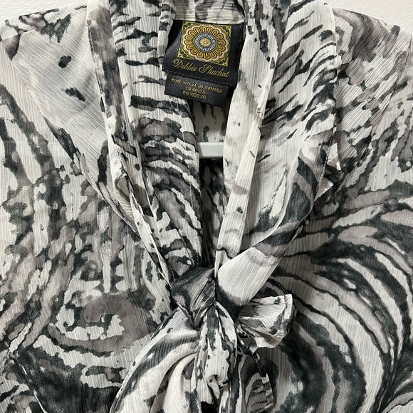 *DEBBIE SHUCHAT ULTRA FEMININE TIE FRONT BLOUSE - Picture 7 of 10